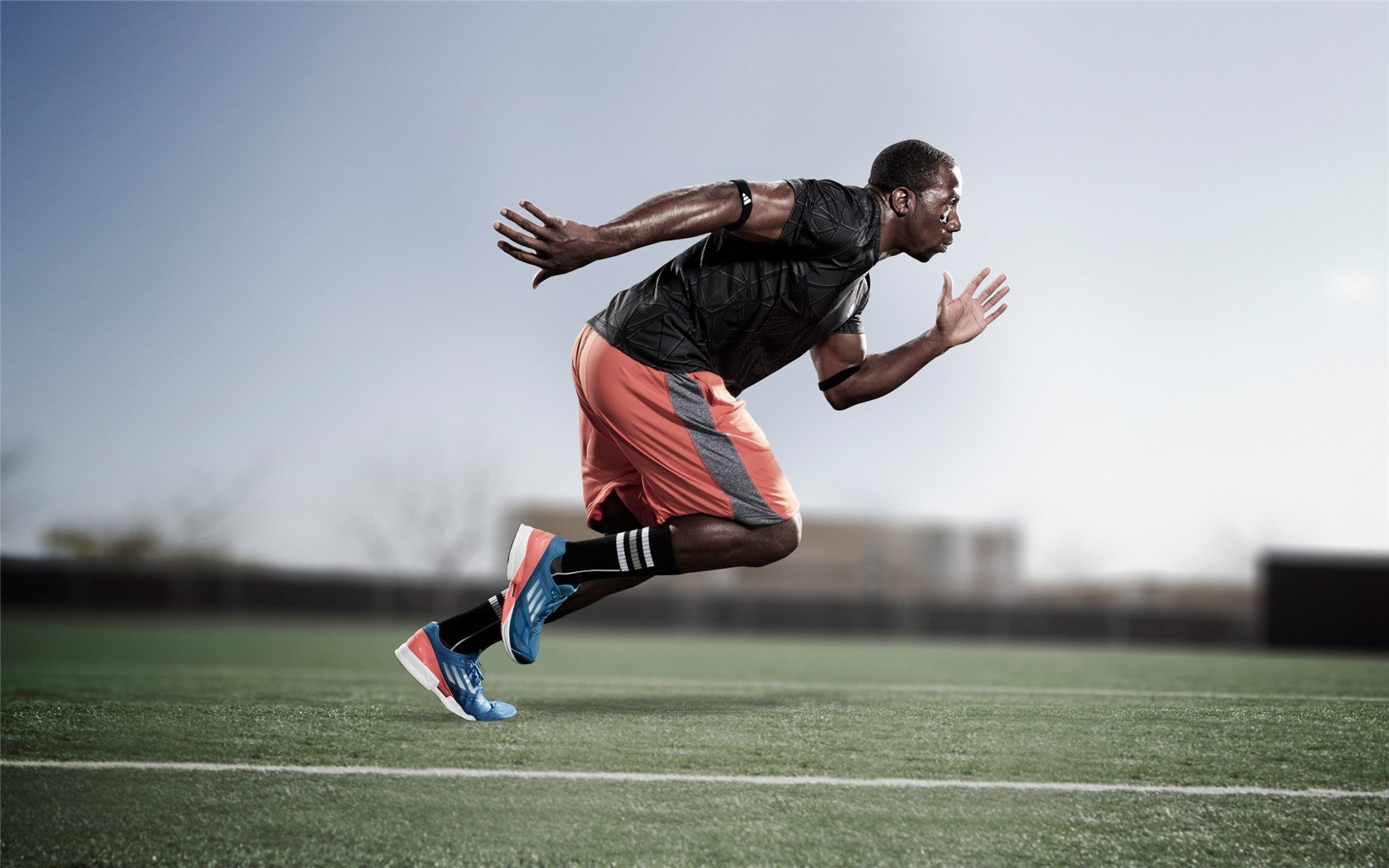 运动员“神奇救球”瞬间：赛场上的“英雄救美”